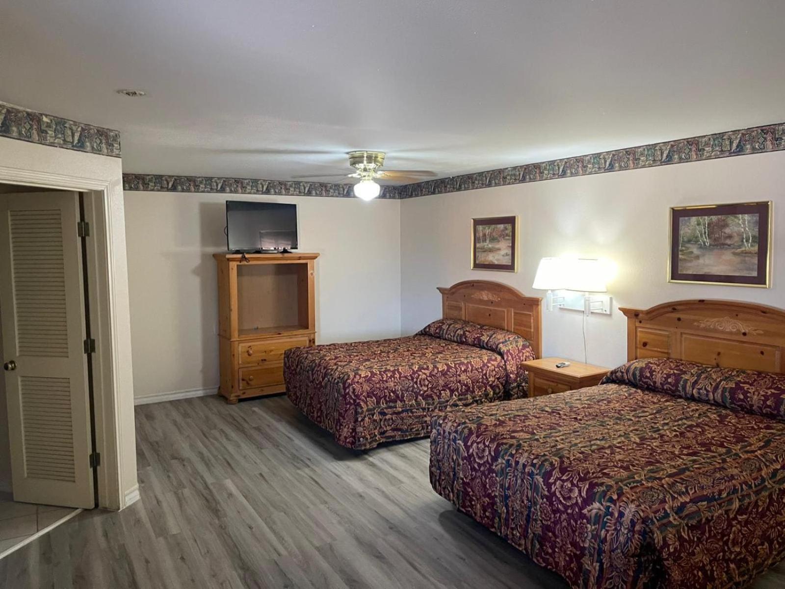 Lakeside Inn & Suites By Oyo Mathis I 37 Exterior foto
